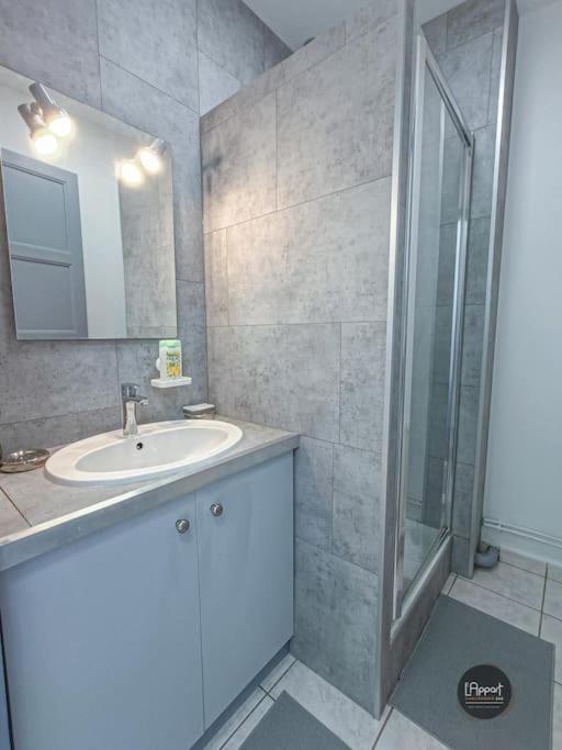 Appartement Calme Lumineux Proche Gare 3 Chambres Ангулем Экстерьер фото