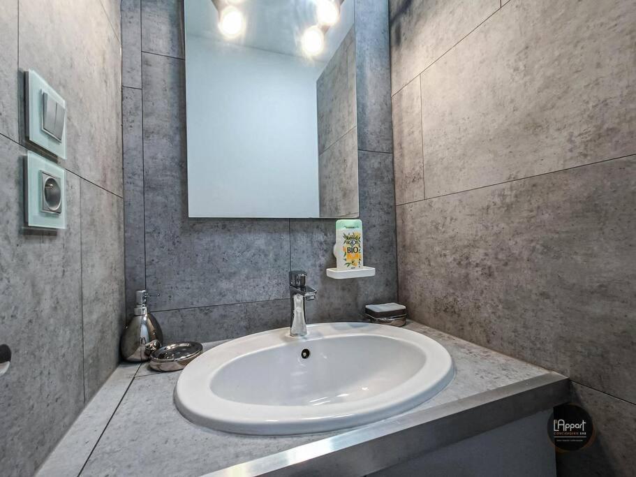 Appartement Calme Lumineux Proche Gare 3 Chambres Ангулем Экстерьер фото